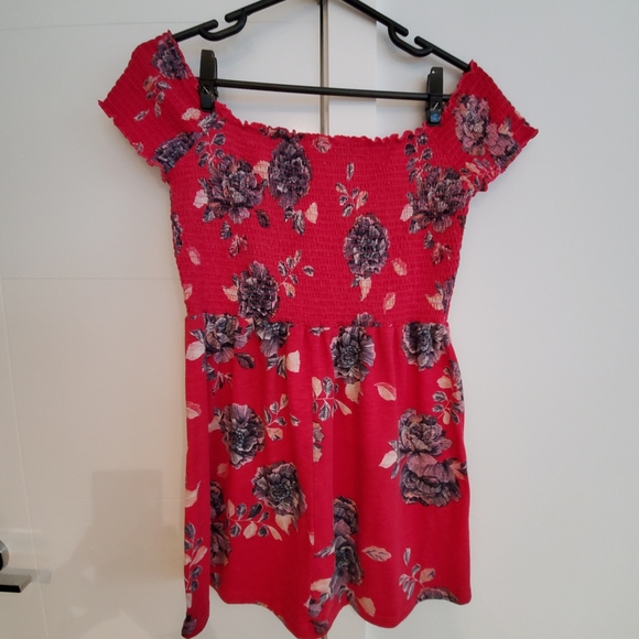 Fuscia Shirred Bodice Off the Shoulder Dress - Picture 4 of 7